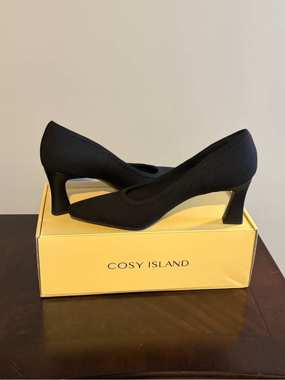 COSY ISLAND Black Knit Mid-Heel Pumps